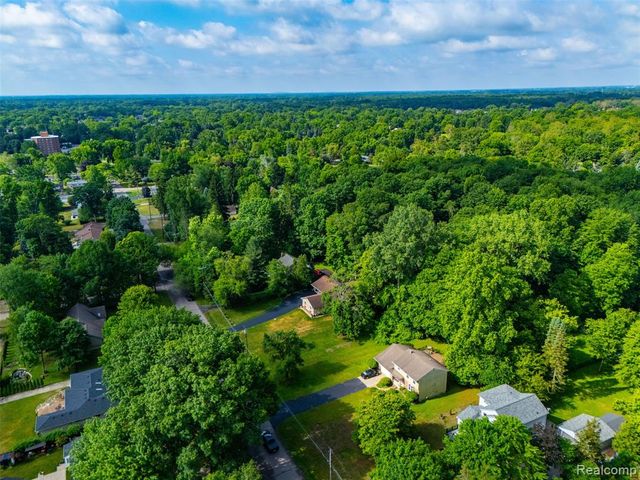 20099 Purlingbrook St, Livonia, MI 48152