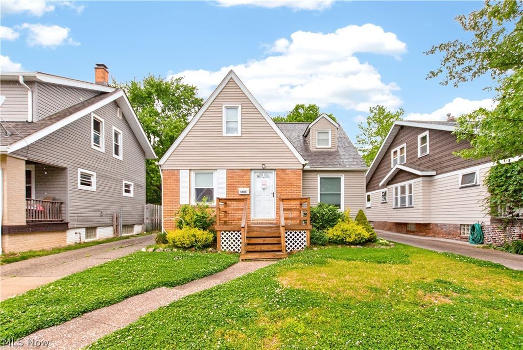 6806 Dartworth Drive, Parma, OH 44129
