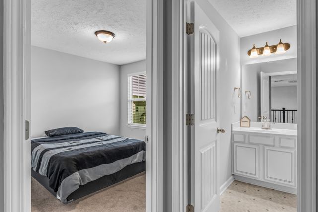 1911 Albarado Trl, Murfreesboro, TN 37128