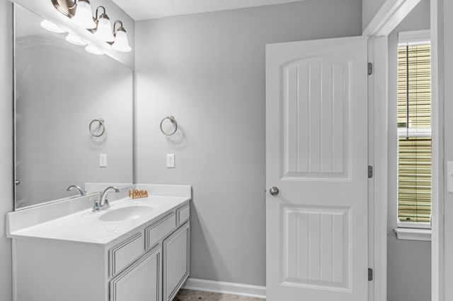 1911 Albarado Trl, Murfreesboro, TN 37128