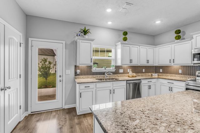 1911 Albarado Trl, Murfreesboro, TN 37128