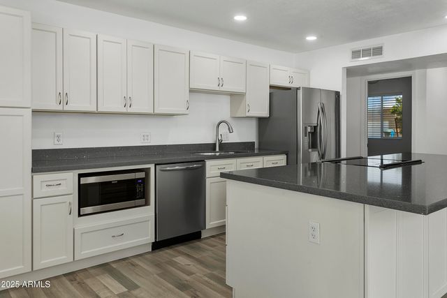 426 E Morrow Drive, Phoenix, AZ 85024