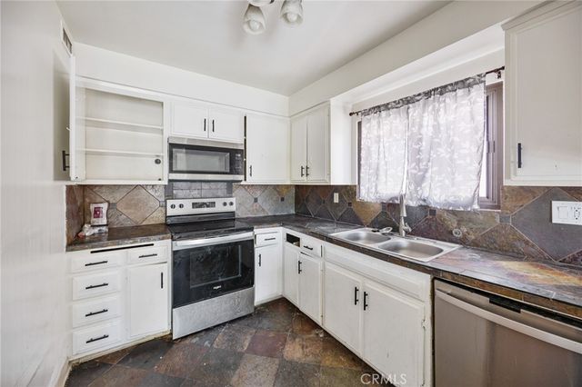 145 W Hillcrest Boulevard, Inglewood, CA 90301