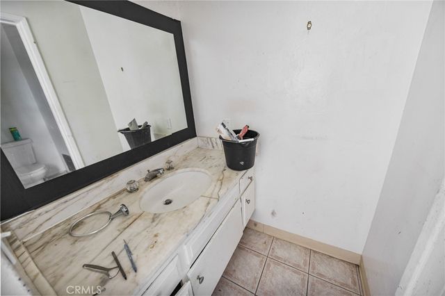 145 W Hillcrest Boulevard, Inglewood, CA 90301