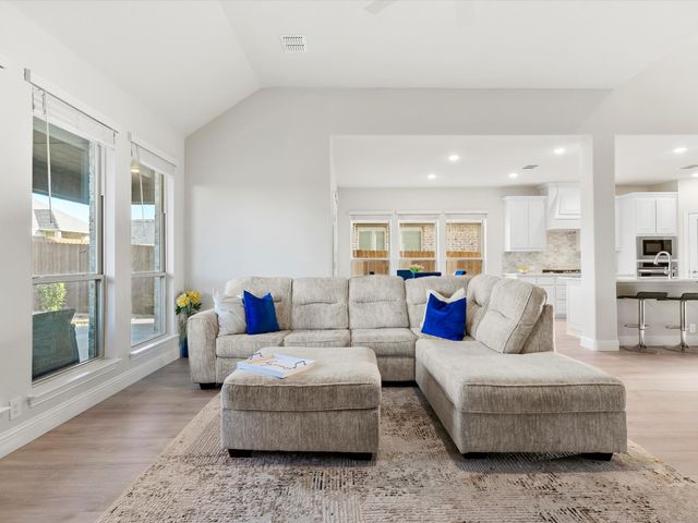 1032 Cedar River Drive, Godley, TX 76044