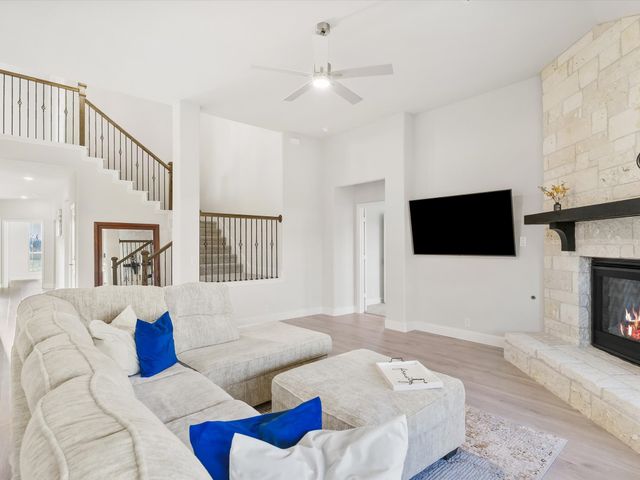 1032 Cedar River Drive, Godley, TX 76044