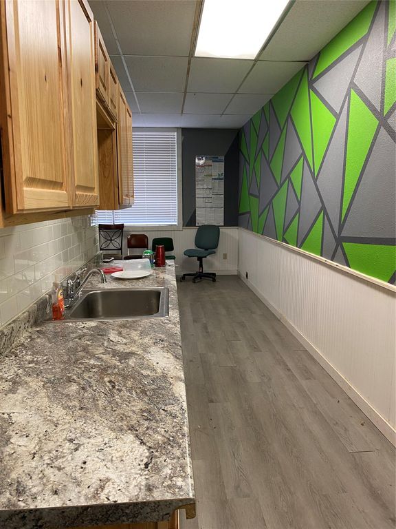 301 Bishop ST, Smithville, TX 78957