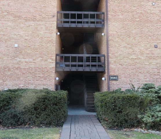 5543 E Lake Drive A, Lisle, IL 60532