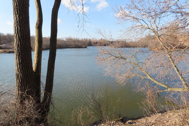 5543 E Lake Drive A, Lisle, IL 60532