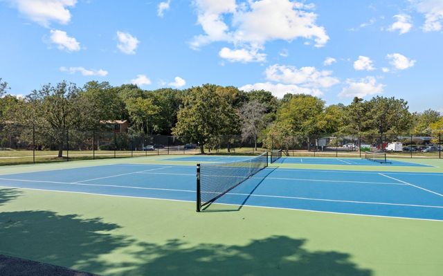 5543 E Lake Drive A, Lisle, IL 60532