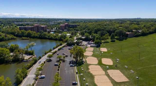 5543 E Lake Drive A, Lisle, IL 60532