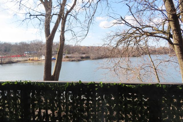 5543 E Lake Drive A, Lisle, IL 60532