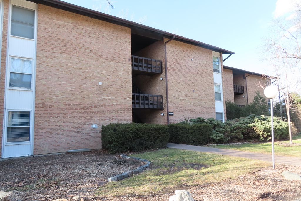 5543 E Lake Drive A, Lisle, IL 60532