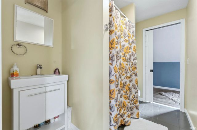 3302 McArthur Drive, Fort Wayne, IN 46809