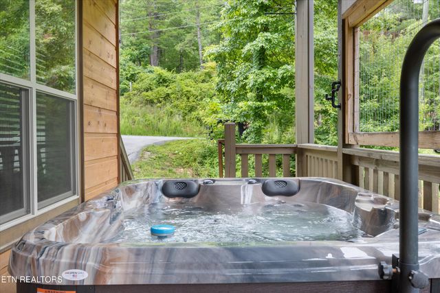 3169 Bear Mountain Lane, Sevierville, TN 37876