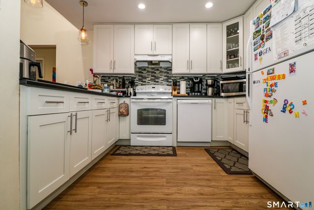 18 Amsterdam Avenue 3A, Bridgeport, CT 06606