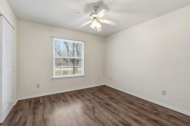 120 Kokomo LN, Bastrop, TX 78602