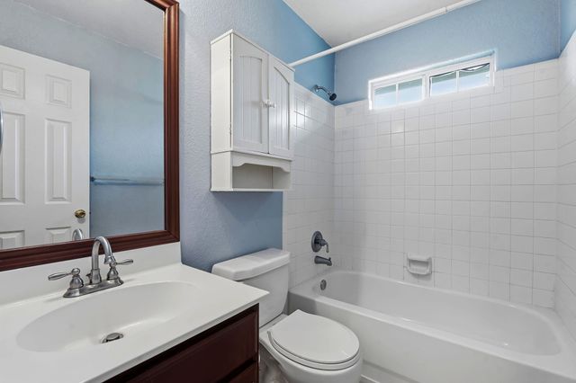 120 Kokomo LN, Bastrop, TX 78602