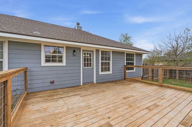 120 Kokomo LN, Bastrop, TX 78602