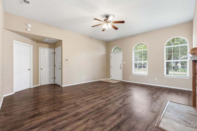 120 Kokomo LN, Bastrop, TX 78602