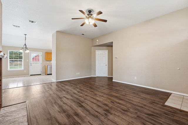 120 Kokomo LN, Bastrop, TX 78602