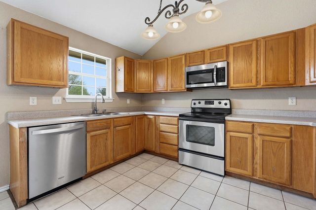 120 Kokomo LN, Bastrop, TX 78602