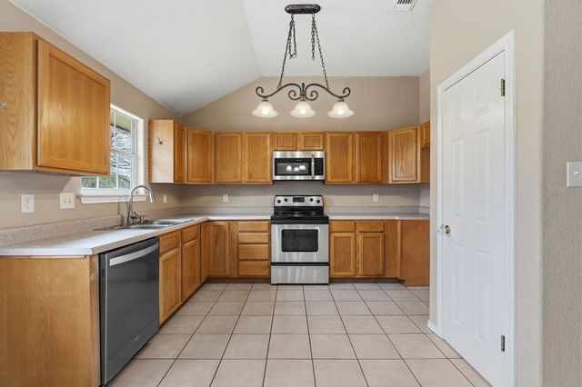 120 Kokomo LN, Bastrop, TX 78602