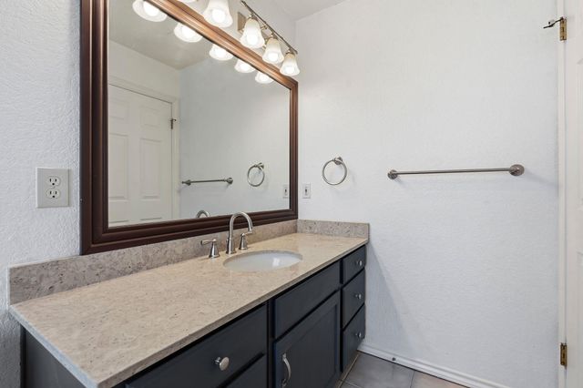 120 Kokomo LN, Bastrop, TX 78602