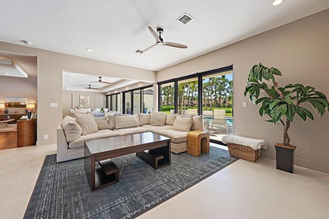 12 Alston Road, Palm Beach Gardens, FL 33418