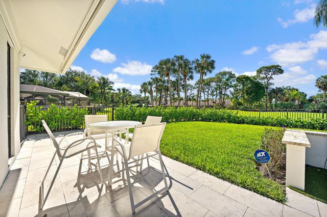 12 Alston Road, Palm Beach Gardens, FL 33418