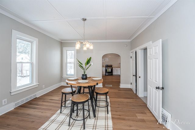 32 W Main Avenue, Zeeland, MI 49464