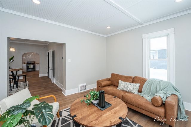 32 W Main Avenue, Zeeland, MI 49464