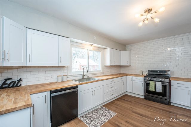 32 W Main Avenue, Zeeland, MI 49464