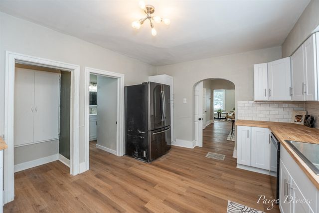 32 W Main Avenue, Zeeland, MI 49464