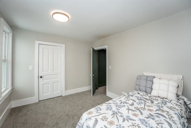 32 W Main Avenue, Zeeland, MI 49464