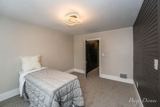 32 W Main Avenue, Zeeland, MI 49464