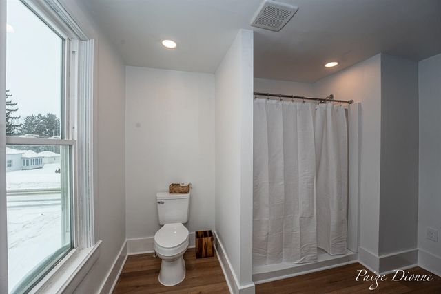 32 W Main Avenue, Zeeland, MI 49464