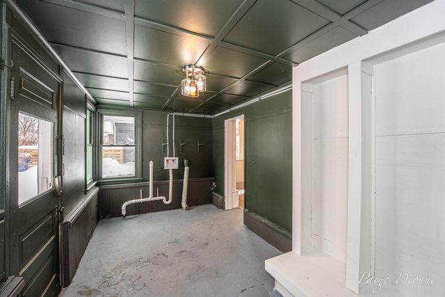 32 W Main Avenue, Zeeland, MI 49464