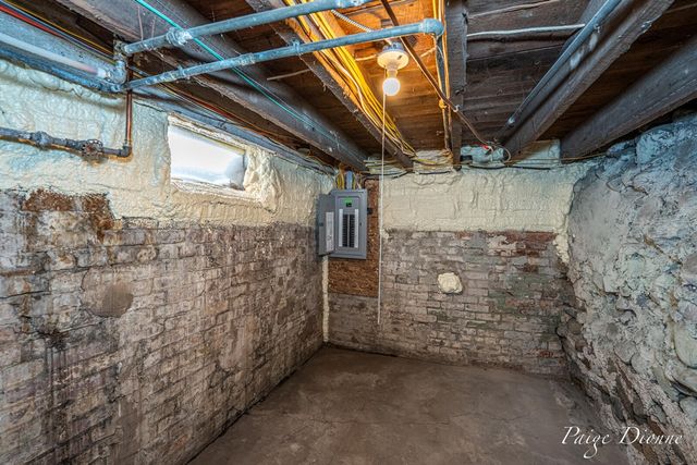 32 W Main Avenue, Zeeland, MI 49464