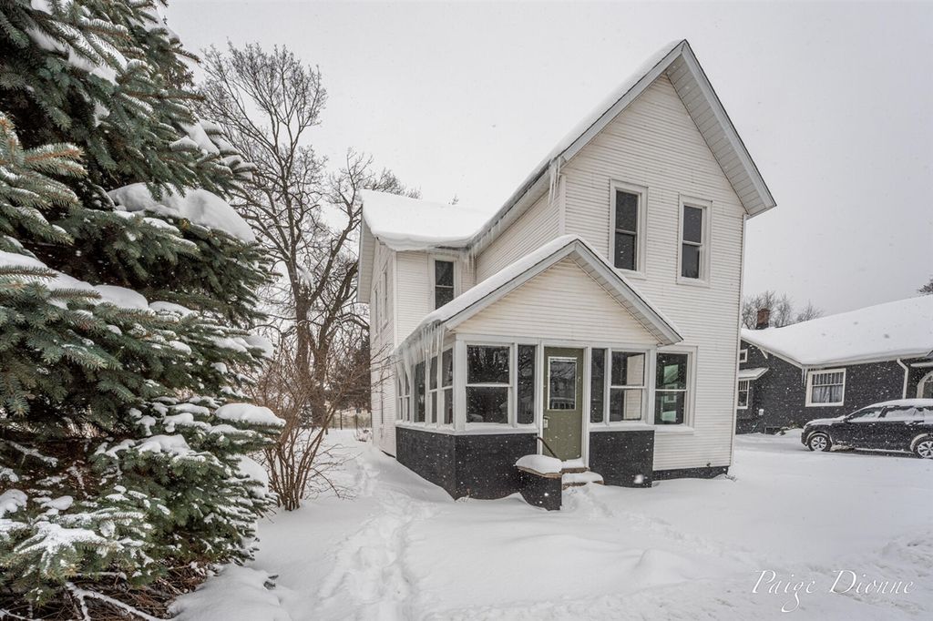 32 W Main Avenue, Zeeland, MI 49464