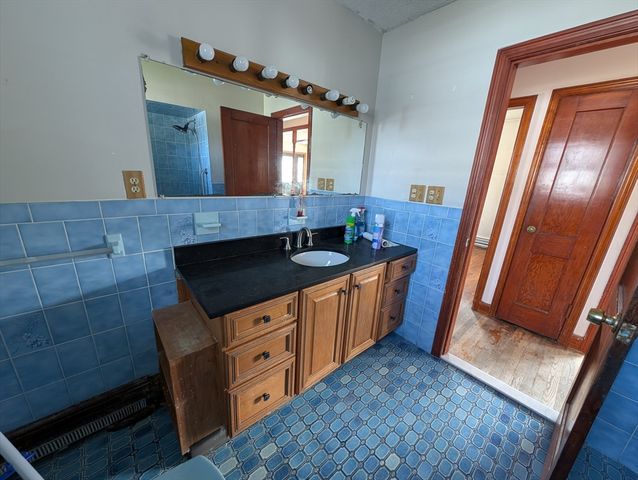 106 Cypress Ave, Tiverton, RI 02878