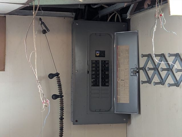 106 Cypress Ave, Tiverton, RI 02878