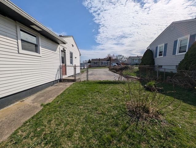 106 Cypress Ave, Tiverton, RI 02878