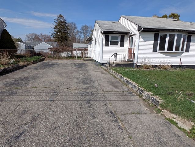 106 Cypress Ave, Tiverton, RI 02878