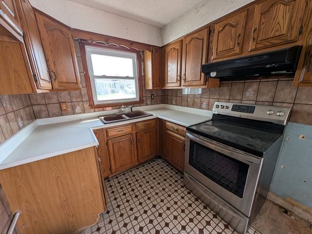 106 Cypress Ave, Tiverton, RI 02878