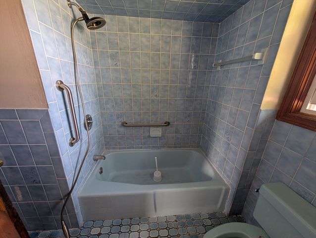 106 Cypress Ave, Tiverton, RI 02878