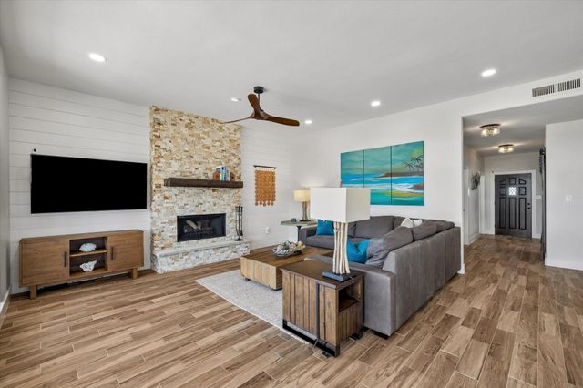 203 Kahmeha Drive, Tiki Island, TX 77554