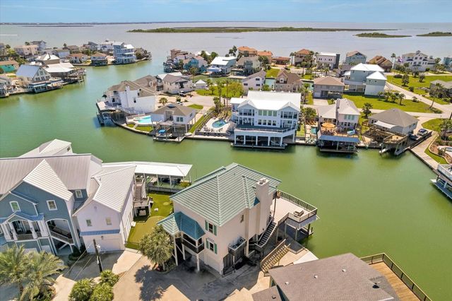 203 Kahmeha Drive, Tiki Island, TX 77554