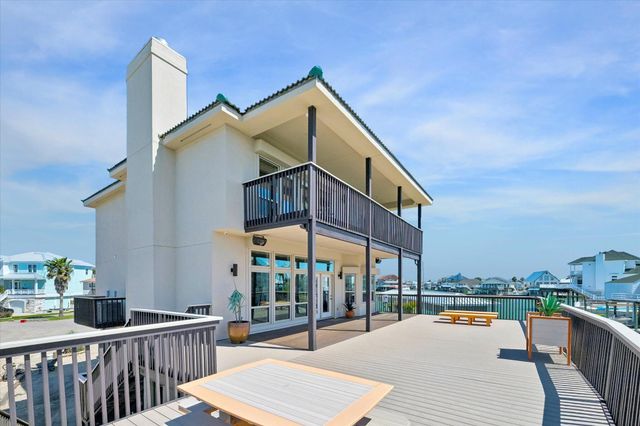 203 Kahmeha Drive, Tiki Island, TX 77554