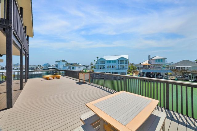 203 Kahmeha Drive, Tiki Island, TX 77554